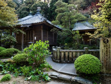 Shikokuchuo, Ehime Bölgesi, Japonya - 12 Nisan 2018 Sankakuji 'de, Shikoku hacının 65 numaralı tapınağı