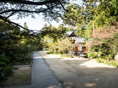 Shikokuchuo, Ehime Bölgesi, Japonya - 12 Nisan 2018 Sankakuji 'de, Shikoku hacının 65 numaralı tapınağı