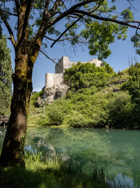 Vecchia Fortezza Cittadina Slunj Piedi Sopra Fiume Slunjcica Croazia Prossimità — Foto Stock