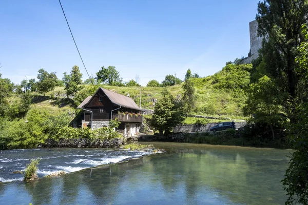 Oude Huizen Aan Prachtige Rivier Slunjcica Door Stad Slunj Kroatië — Stockfoto