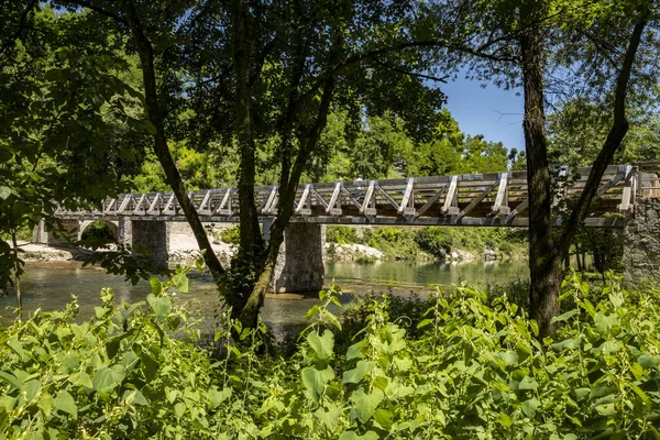 Holzbrücke Über Den Fluss Slunjcica Unmittelbarer Nähe Des Ethno Dorfes — Stockfoto