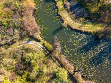 Hırvatistan 'ın Zagreb kentinin doğu kesimindeki gizli göller, Sava nehir kolları tarafından oluşturuldu ve şimdi doğada insansız hava aracıyla balık tutmak ve yürümek için kullanılıyor.