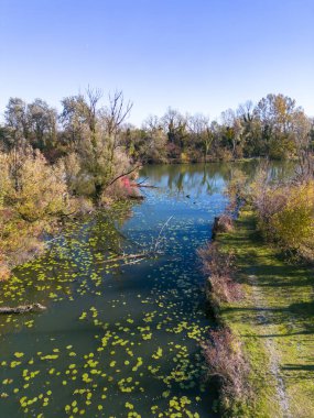 Hırvatistan 'ın Zagreb kentinin doğu kesimindeki gizli göller, Sava nehir kolları tarafından oluşturuldu ve şimdi doğada insansız hava aracıyla balık tutmak ve yürümek için kullanılıyor.