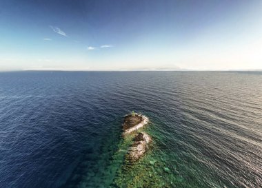 Deniz akıntılarının çarpıştığı Hırvatistan anakarasının en uzak parçası olan Punta Planka 'nın muhteşem panorama drone görüntüsü