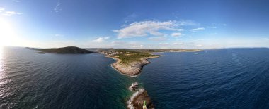 Deniz akıntılarının çarpıştığı Hırvatistan anakarasının en uzak parçası olan Punta Planka 'nın 180 derecelik insansız hava aracı görüntüsü inanılmaz.
