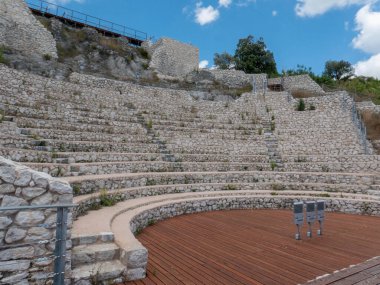 Pietravairano, Campania, İtalya 'daki St. Nicola Dağı arkeolojik kompleksinin kalıntıları. Yüksek kalite fotoğraf