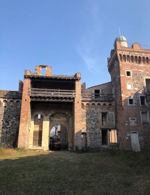 Castello dei Maltraverso İtalya 'nın Vicenza eyaletinde yer alan bir ortaçağ şatosudur.. 