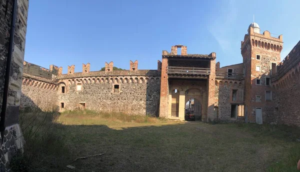 Castello Dei Maltraverso Είναι Ένα Μεσαιωνικό Κάστρο Που Βρίσκεται Στο — Φωτογραφία Αρχείου