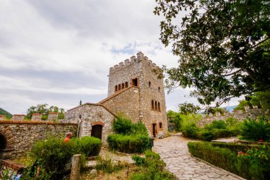 Kendinizi Butrint Arkeoloji Parkı 'nın harikalarına, Arnavutların antik tarih ve doğa hazinesine daldırın.