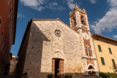 Chiesa della Madonna di Vitaleta, Toskana 'da Val dOrcia' nın sarmal tepeleri arasında yer alan küçük ve ikonik bir şapeldir. Yüksek kalite fotoğraf