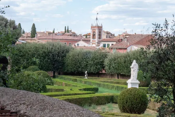 Horti Leonini, San Quirico dOrcia, Toskana 'nın göbeğinde güzel tasarlanmış bir Rönesans bahçesi.. 