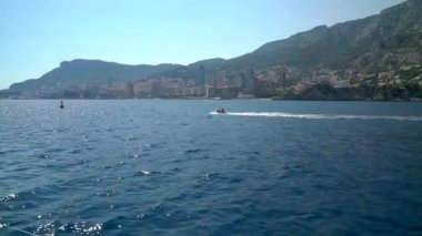 Jet ski ve Monte Carlo kıyıları mimari ve doğa ile