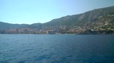 Jet ski ve Monte Carlo kıyıları mimari ve doğa ile