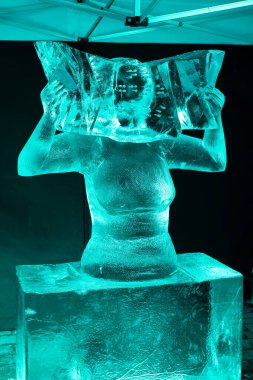 Şubat ayında Letonya 'nın Jelgava kentinde düzenlenen 27. Uluslararası Buz Heykeli Festivali' nde buzdan heykeller fotoğraflandı. İnsanlar fotoğraflanmaz.
