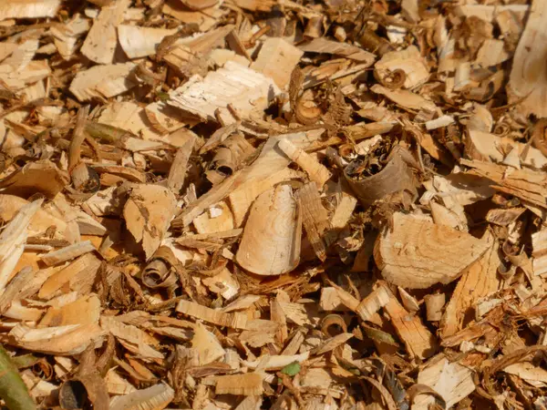 Ahşap parçalarının kırsal dokusu, bahçe işleri ve el sanatları için idealdir..
