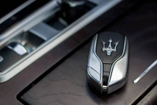Lviv Ουκρανία 2023 Defocused Κλειδί Για Ένα Αυτοκίνητο Maserati Ένα — Φωτογραφία Αρχείου