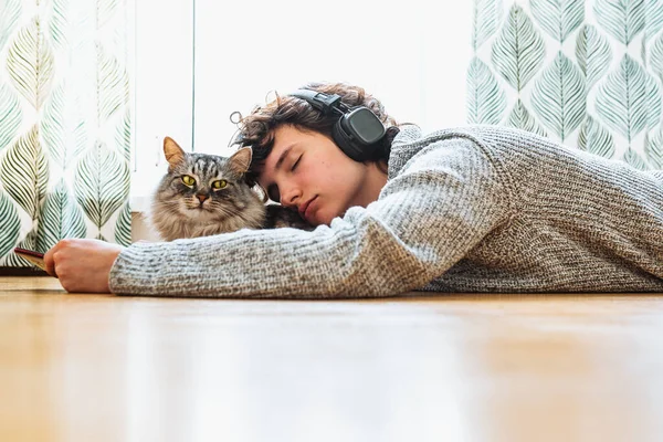 Passez Votre Temps Libre Maison Avec Votre Chat Adolescente Dans — Photo