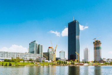 Modern mimari, Tuna Nehri üzerinde antik bir Avrupa kenti. Viyana, Avusturya, 05 2023