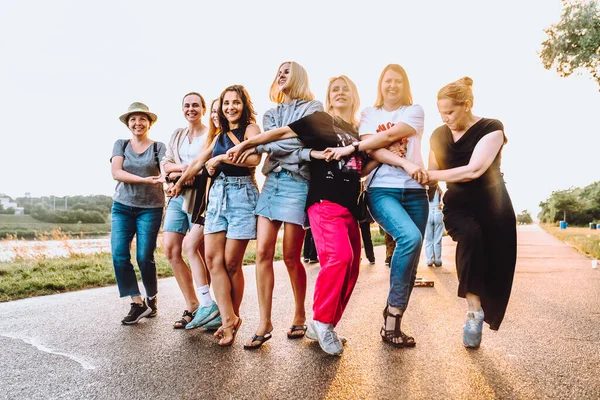Party Middle Aged Women Millennials Sunset Group Dancing Cheerful Attractive — Stock Photo, Image