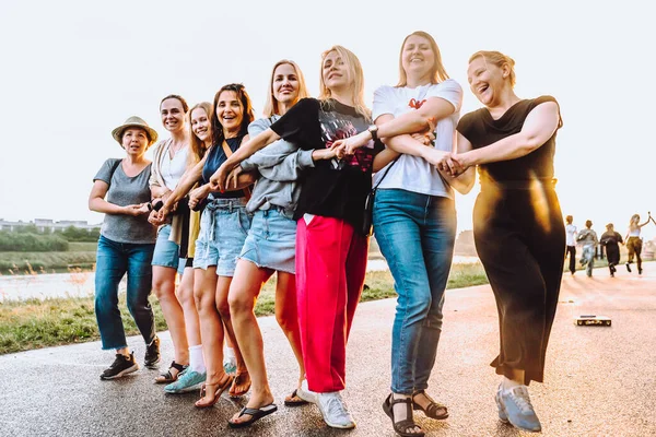 Party Middle Aged Women Millennials Sunset Group Dancing Cheerful Attractive — Stock Photo, Image