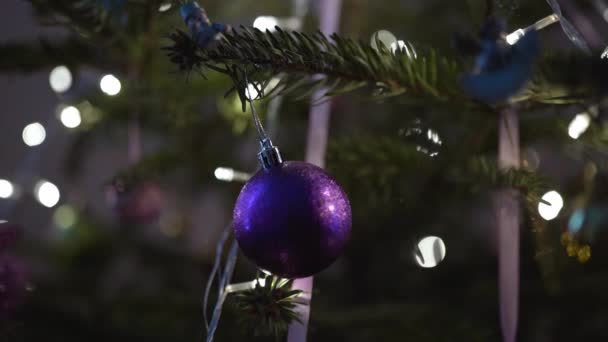 Feliz Ano Novo Decorações Árvore Natal Bokeh Lado Piscando Farpas — Vídeo de Stock