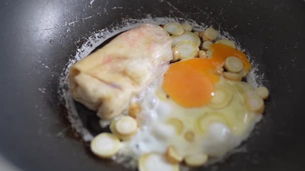 달걀과 라바시와 야채를 점심을 — 비디오