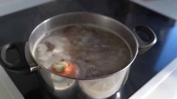 Ingredience Přípravu Masového Vývaru Kostí Vařit Jehněčí Maso Cibuli Celer — Stock video