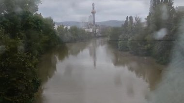 Viyana. Avusturya. 09.2024. Şiddetli yağmurdan dolayı yüksek su. Tuna Nehri 'nde yüksek su seviyesi