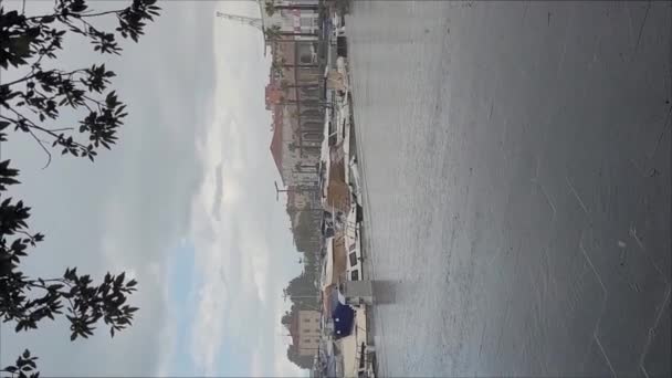 Koper Slovenya 2022 Yağmurlu Sonbahar Kasabasının Manzarası Adriyatik Kıyılarında Yatlar — Stok video