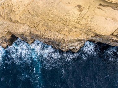  Malta 'nın kayalık kıyıları adanın vahşi kıyı cazibesini gözler önüne seriyor..