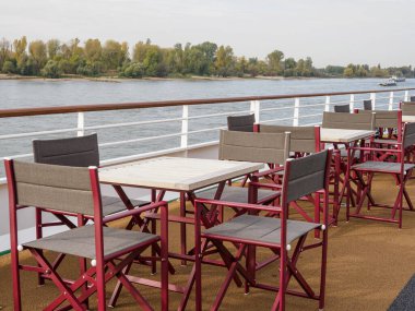 Almanya 'nın Ren Nehri kıyısında Düsseldorf şehri.