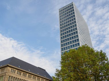 Almanya 'nın Ren Nehri kıyısında Düsseldorf şehri.