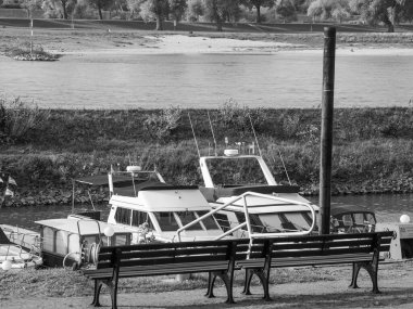 Almanya 'nın Ren Nehri kıyısında Düsseldorf şehri.