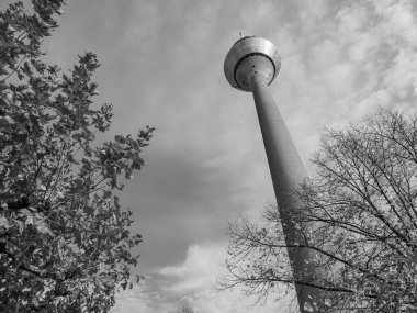 Almanya 'nın Ren Nehri kıyısında Düsseldorf şehri.