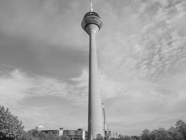 Almanya 'nın Ren Nehri kıyısında Düsseldorf şehri.