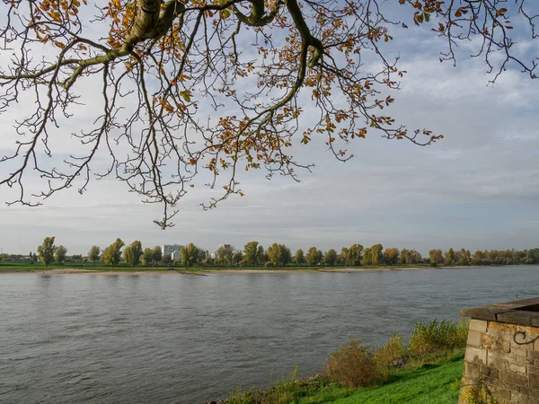 Πόλη Του Ντίσελντορφ Στον Ποταμό Ρινόκερο Στη Γερμανία — Φωτογραφία Αρχείου