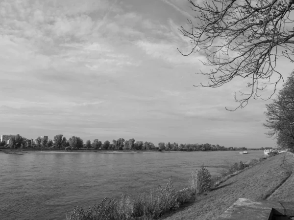 Πόλη Του Ντίσελντορφ Στον Ποταμό Ρινόκερο Στη Γερμανία — Φωτογραφία Αρχείου