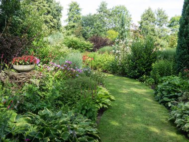 Bir Alman bahçesinde yaz mevsimi