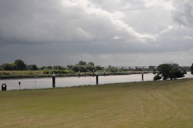 Weener 'ın yanındaki nehirde.