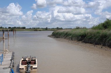 Weener 'ın yanındaki nehirde.