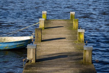 Kış zamanı Westphalia 'da küçük bir göl