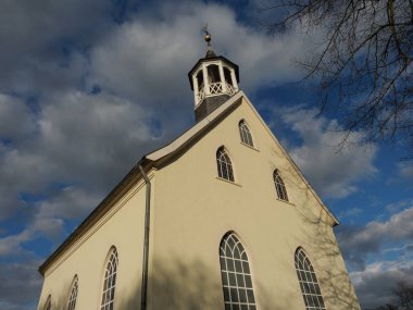 Alman Westphalia 'sında küçük bir kilise.