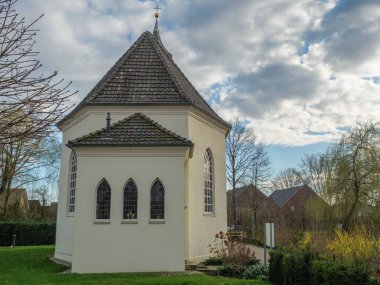 Alman Westphalia 'sında küçük bir kilise.