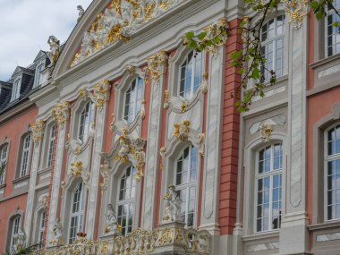 Almanya 'daki Moselle nehrinin Trier kenti.