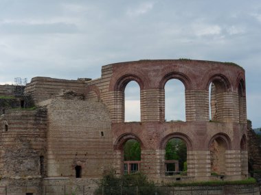 Almanya 'daki Moselle nehrinin Trier kenti.