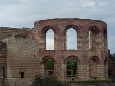 Almanya 'daki Moselle nehrinin Trier kenti.