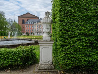 Almanya 'daki Moselle nehrinin Trier kenti.