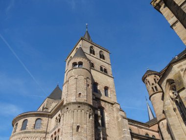 Almanya 'daki Moselle nehrinin Trier kenti.