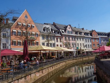 Saarburg 'da küçük bir şehir, Almanya' da saar nehrinde.