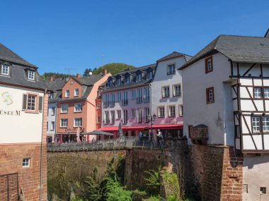 Saarburg 'da küçük bir şehir, Almanya' da saar nehrinde.